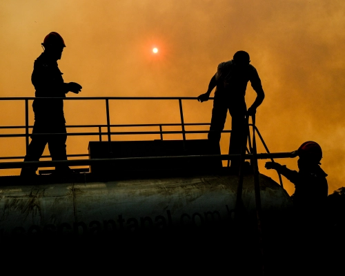 Bombeiros combatem vários incêndios em cidades de Mato Grosso; Veja Poconé na lista